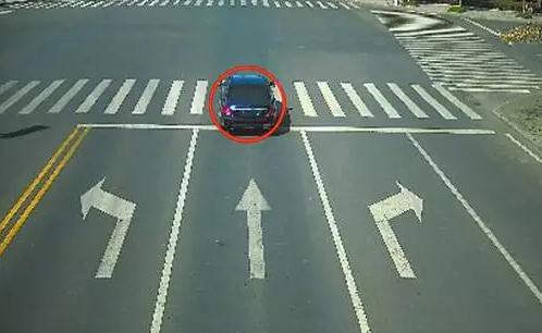 車輛進(jìn)出環(huán)島時(shí)需要打轉(zhuǎn)向燈嗎？